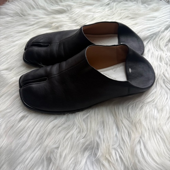 Maison Margiela Classic Black Soft Leather Tabi Loafers - Picture 4 of 5